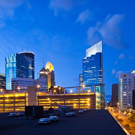 Holiday Inn Express Hotel & Suites Minneapolis-Downtown Convention Center, An Ihg Hotel Exterior photo