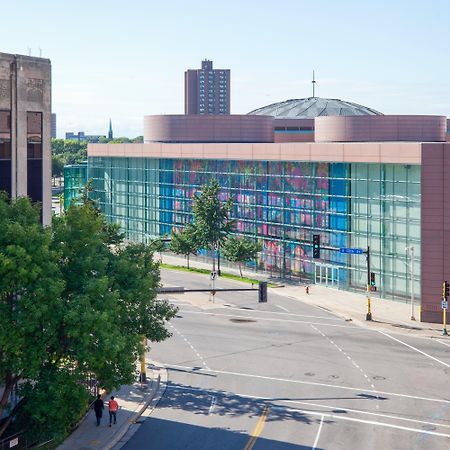 Holiday Inn Express Hotel & Suites Minneapolis-Downtown Convention Center, An Ihg Hotel Exterior photo