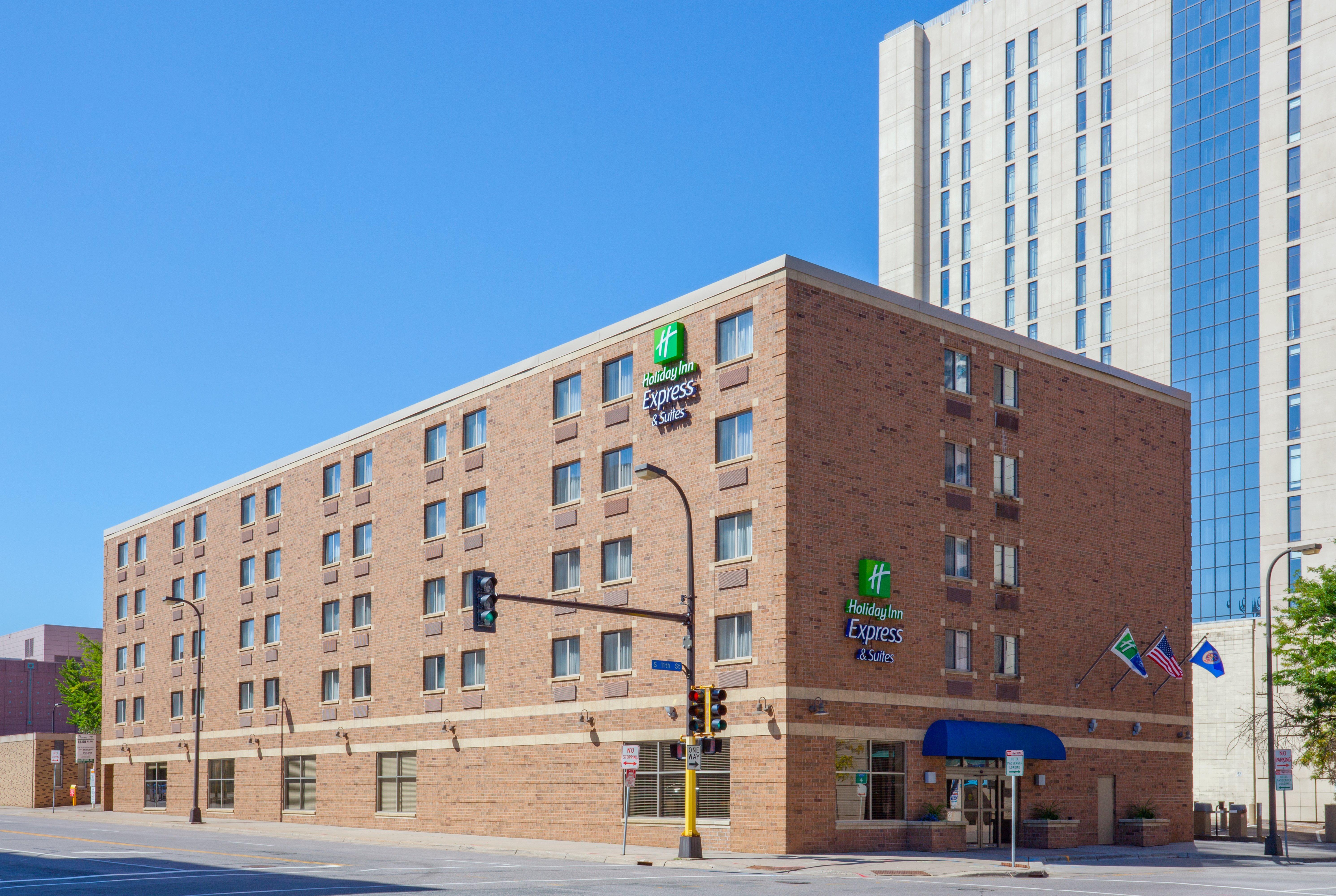 Holiday Inn Express Hotel & Suites Minneapolis-Downtown Convention Center, An Ihg Hotel Exterior photo