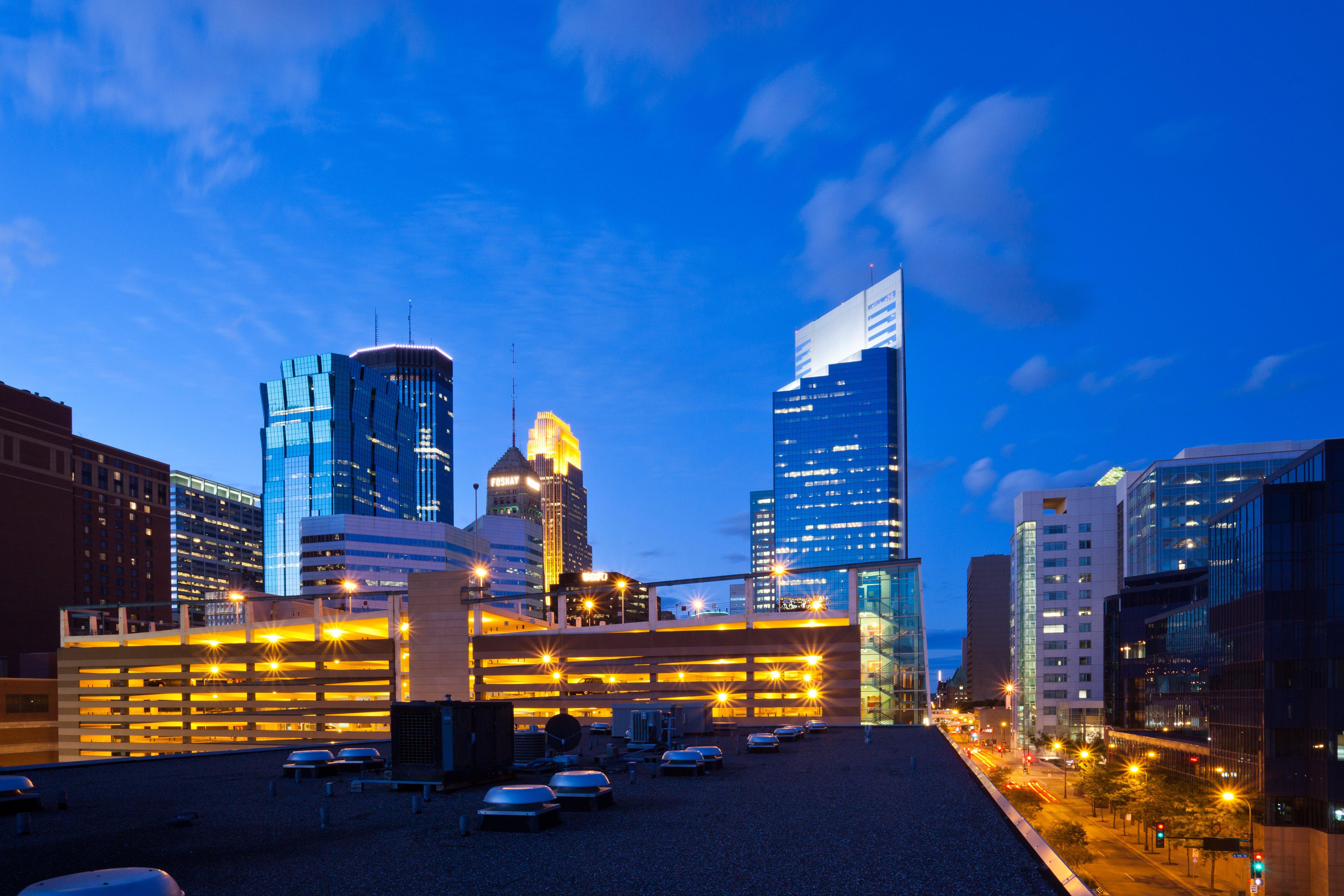 Holiday Inn Express Hotel & Suites Minneapolis-Downtown Convention Center, An Ihg Hotel Exterior photo