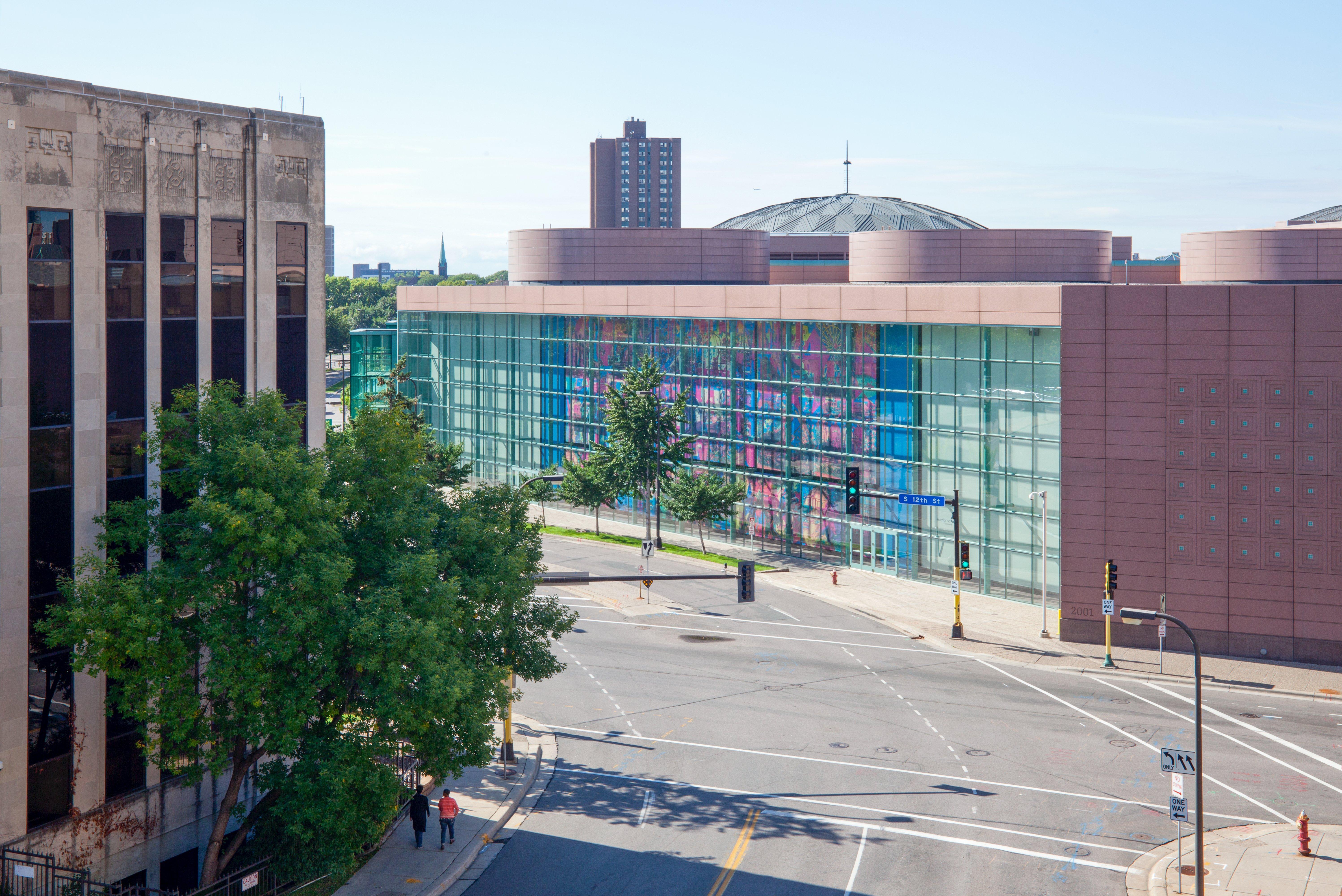 Holiday Inn Express Hotel & Suites Minneapolis-Downtown Convention Center, An Ihg Hotel Exterior photo